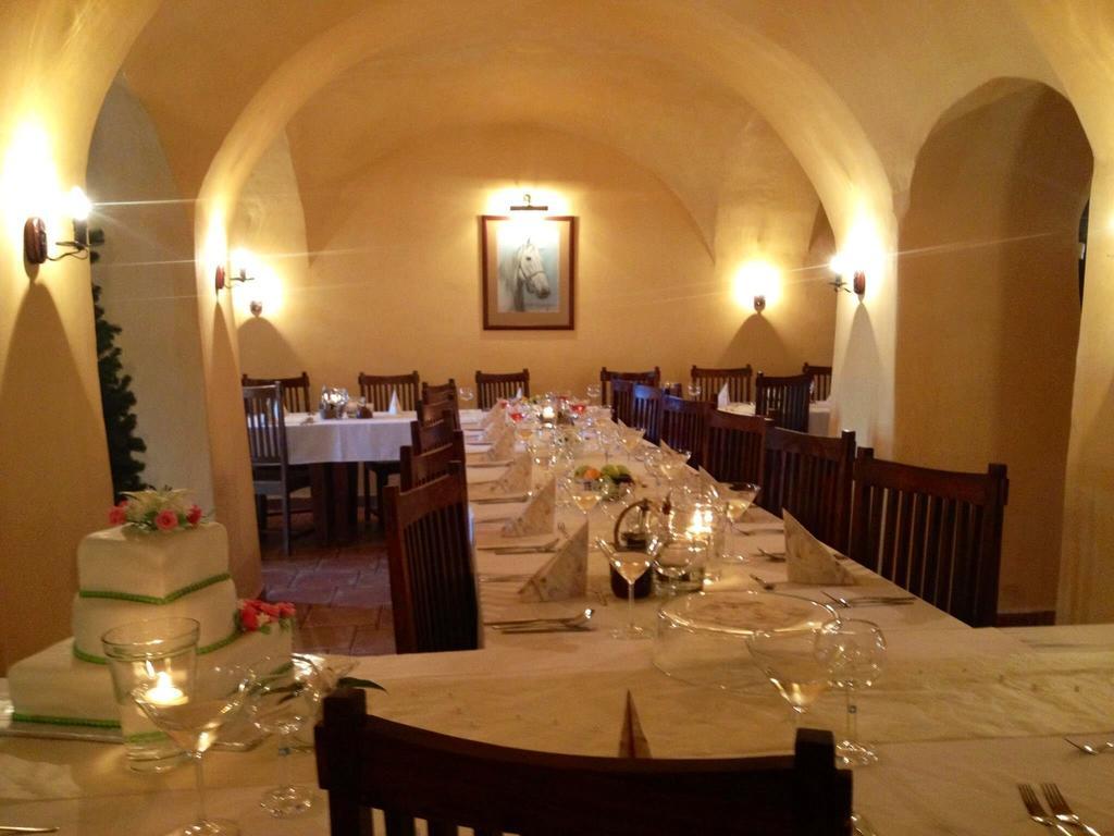 德沃奥尔米骑马酒店 Karviná 外观 照片