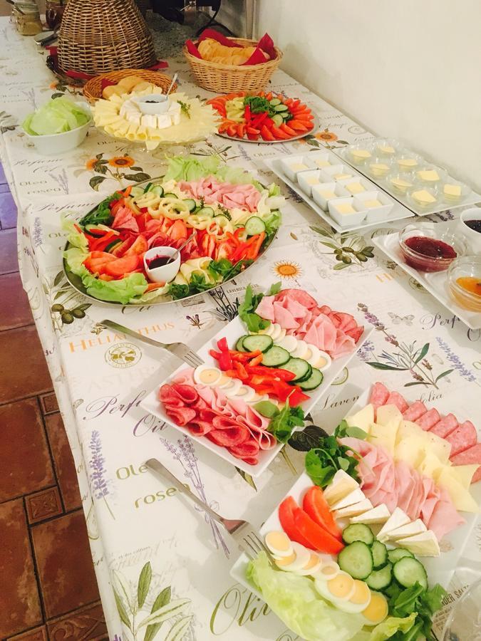 德沃奥尔米骑马酒店 Karviná 外观 照片